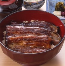 Eel served over rice in a lacquered box