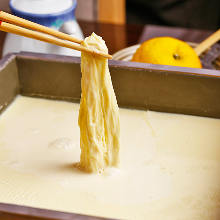 Lifted soy milk skin ("hikiage-yuba")