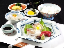 3,410 JPY Set