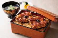 Eel served over rice in a lacquered box