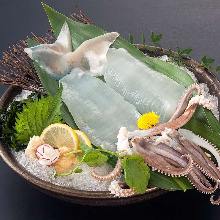 Live squid sugata-zukuri (sliced sashimi served maintaining the look of the whole squid)