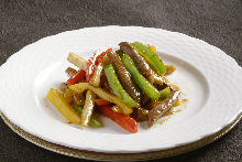 Thinly-sliced, stir-fried beef with green pepper