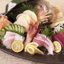 Assorted sashimi