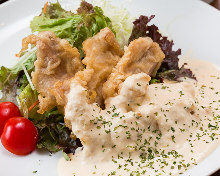 Fried chicken with vinegar and tartar sauce