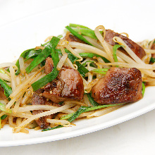 Stir-fried liver and garlic chives