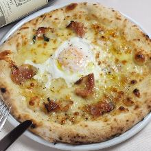 Carbonara pizza