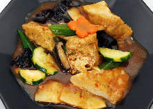 Stir-fried spicy fried tofu and vegetables