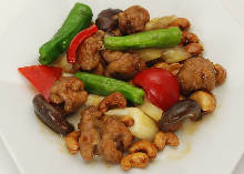 Stir-fried soybean meat and cashew nuts