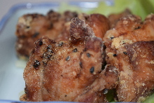 Marinated deep-fried chicken (seasoned with soy sauce)