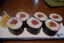 Tuna sushi rolls