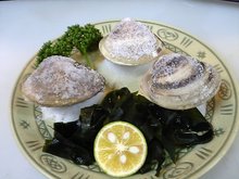 Grilled common orient clams