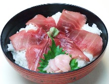 Raw tuna rice bowl