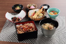 Eel over rice in a laquered box with tempura set