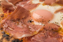 Prosciutto and codded egg pizza