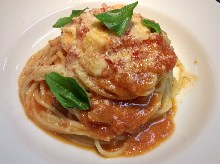 Pasta with tomato sauce, mozzarella, and basil