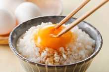 Tamagokake gohan (rice with raw egg)