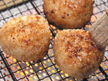 Grilled rice ball