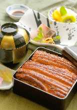 Eel served over rice in a lacquered box