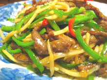 Thinly-sliced, stir-fried beef with green pepper