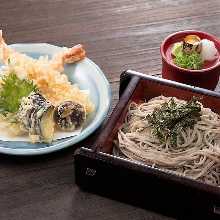 Tempura with noodles served on a bamboo strainer (soba noodles or udon)