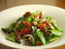Bacon and spinach salad