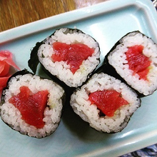 Tuna sushi rolls