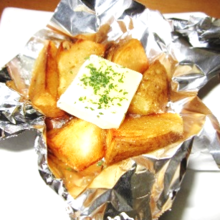 Steamed potatoes with butter