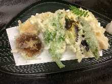 Seasonal vegetable tempura