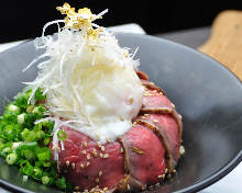 Roast beef rice bowl