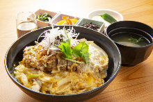 Pork cutlet rice bowl