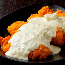 Fried chicken with vinegar and tartar sauce