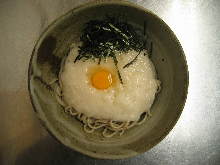 Buckwheat noodles with a raw egg and grated yam
