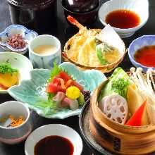 Steamed bamboo steamer tempura set meal with sashimi and tempura