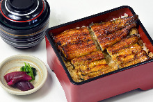 Eel served over rice in a lacquered box