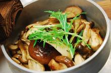 Mushroom kamameshi (pot rice)