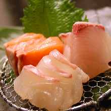 Assorted sashimi