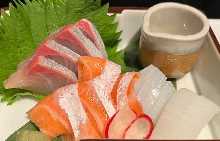 Assorted sashimi