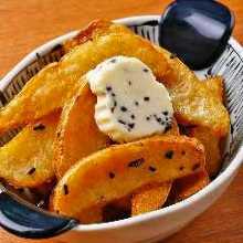 Fried unpeeled potatoes with salt kelp butter