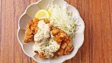 Fried chicken with vinegar and tartar sauce