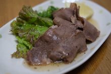 Beef tongue seasoned with salt