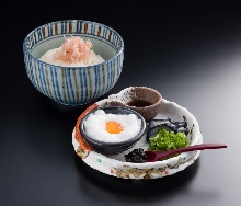 Tamagokake gohan (rice with raw egg)