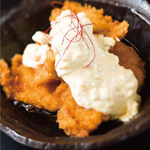 Fried chicken with vinegar and tartar sauce