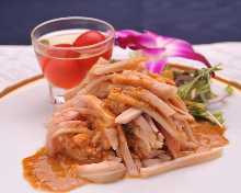 Steamed chicken cold dish (with green onion sauce)