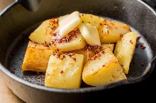 Steamed potatoes with butter