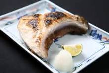 Salted and grilled fish head