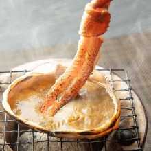 Grilled crab meat and tomalley in shell