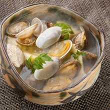Steamed Clams in Sake with Salted Butter
