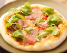 Raw ham pizza