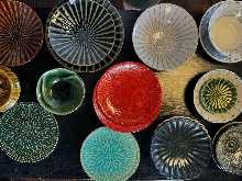 We purchase carefully selected items, including Raku ware, and also have items made to order for artists.