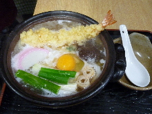 Wheat noodles boiled in a ceramic pot